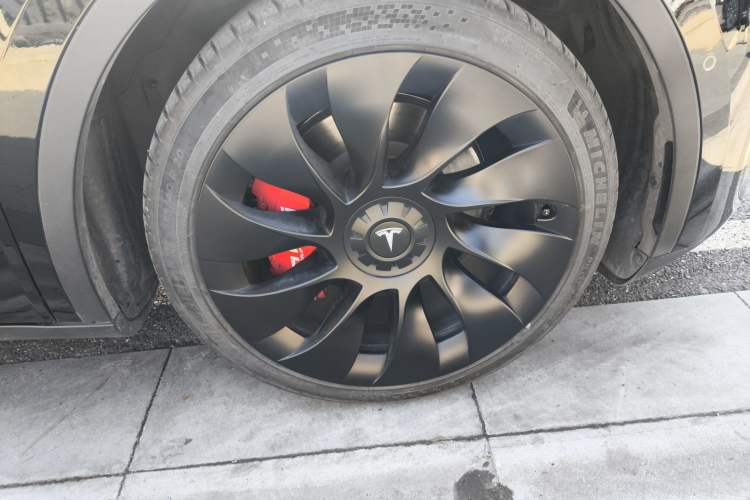 Used Tesla Model Y 2022 Revised Version Rear-Wheel Drive Right Front Wheel Hub