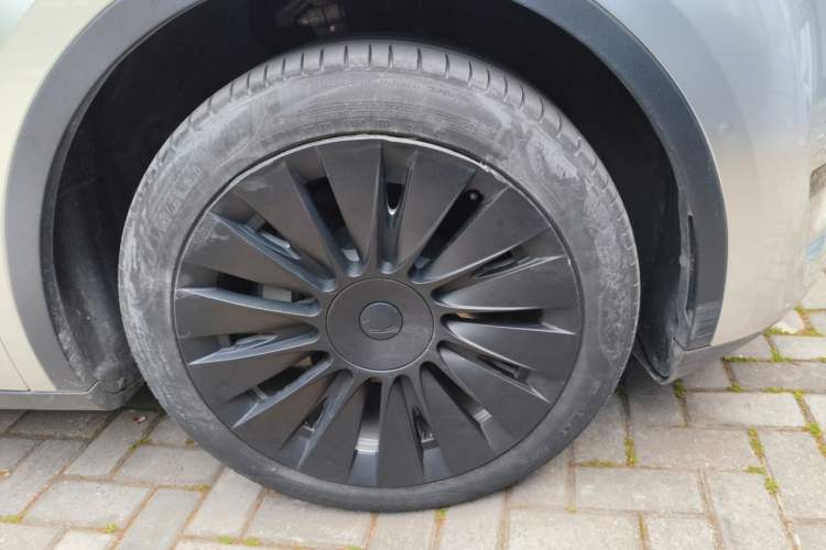 Used Tesla Model Y 2022 Revised Version Rear-Wheel Drive Right Front Wheel Hub