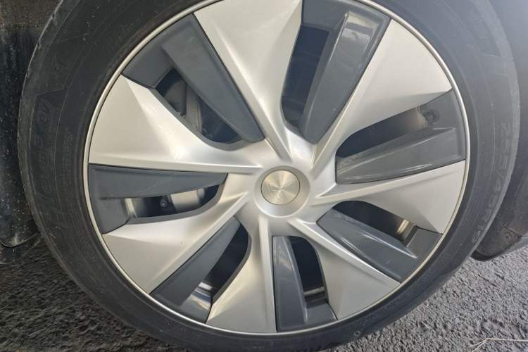 Used Tesla Model Y 2022 Revised Version Long-Range All-Wheel Drive Right Front Wheel Hub