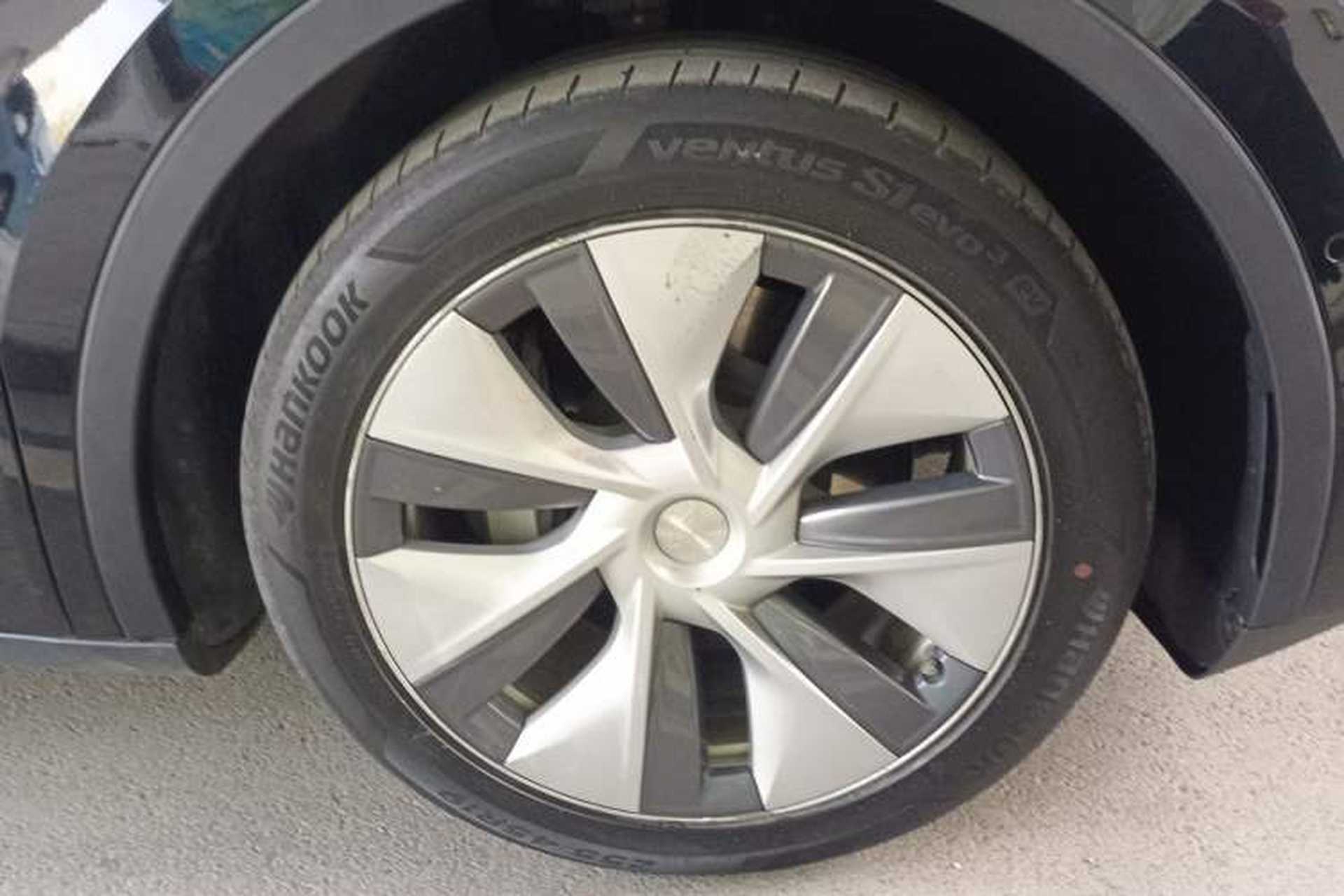Used Tesla Model Y 2022 Rear-Wheel-Drive Version Right Front Wheel Hub