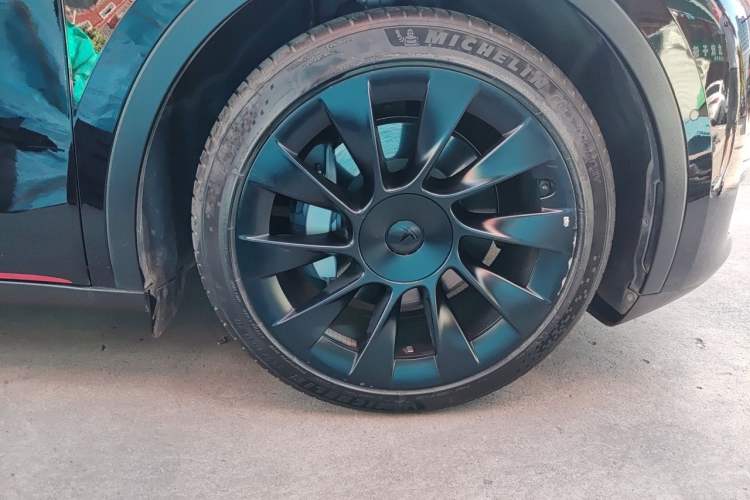Used Tesla Model Y 2022 Rear-Wheel-Drive Version Right Front Wheel Hub