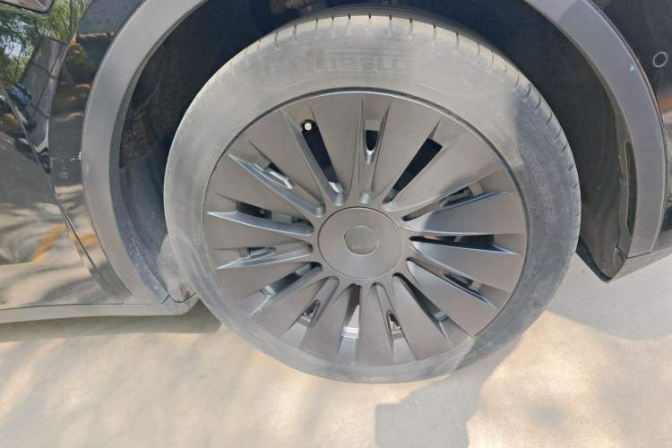 Used Tesla Model Y 2022 Revised Version Rear-Wheel Drive Right Front Wheel Hub
