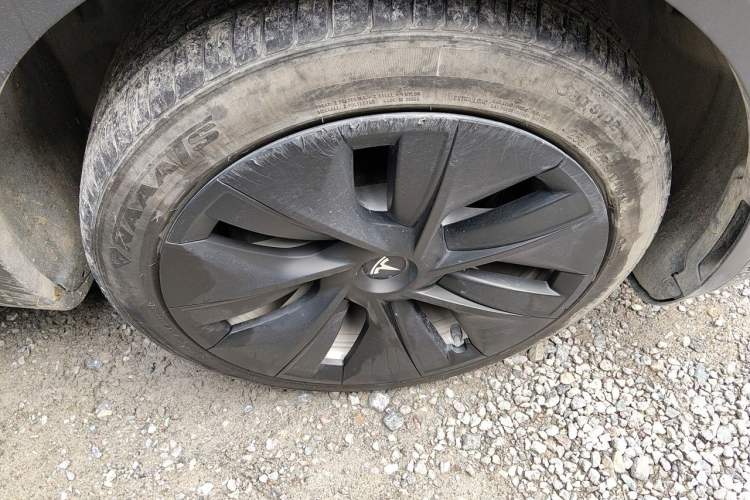 Used Tesla Model Y 2022 Revised Version Long-Range All-Wheel Drive Right Front Wheel Hub