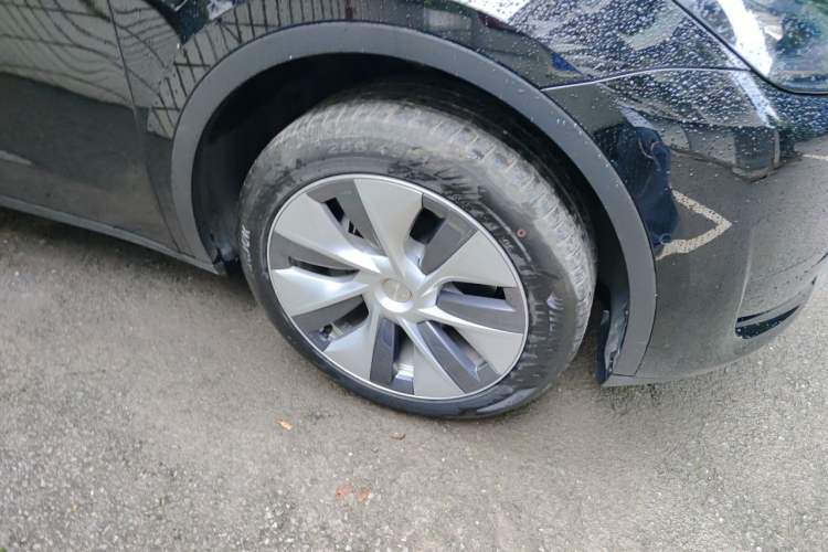 Used Tesla Model Y 2022 Rear-Wheel-Drive Version Right Front Wheel Hub
