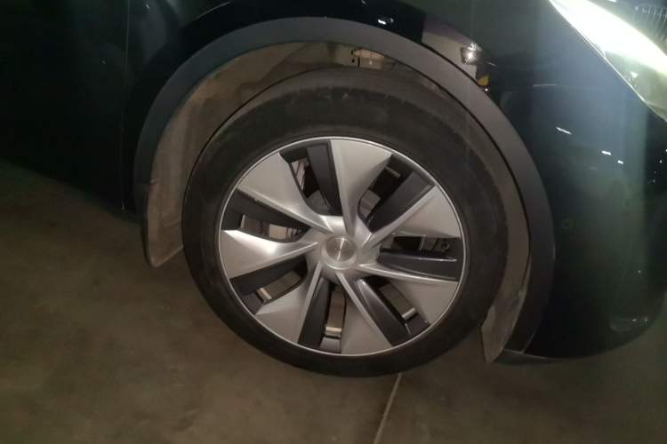 Used Tesla Model Y 2022 Revised Version Rear-Wheel Drive Right Front Wheel Hub