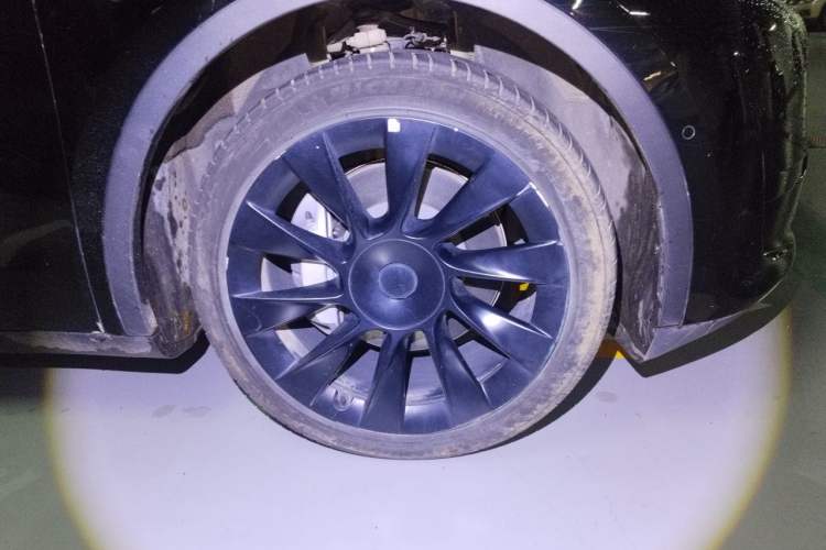 Used Tesla Model Y 2022 Revised Version Rear-Wheel Drive Right Front Wheel Hub