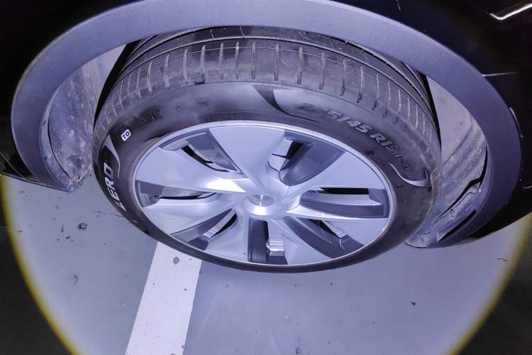 Used Tesla Model Y 2022 Revised Version Rear-Wheel Drive Right Front Wheel Hub
