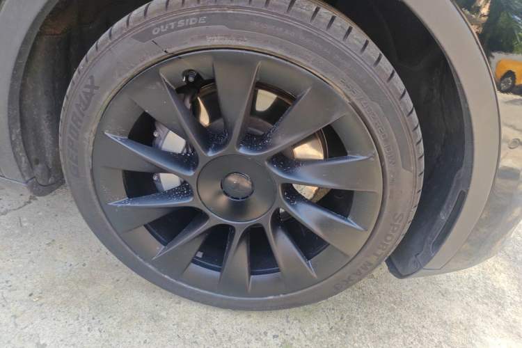 Used Tesla Model Y 2022 Revised Version Rear-Wheel Drive Right Front Wheel Hub