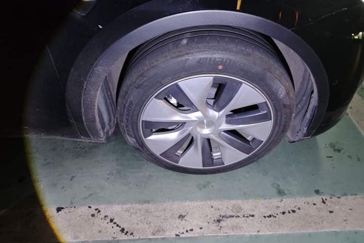Used Tesla Model Y 2022 Rear-Wheel-Drive Version Right Front Wheel Hub