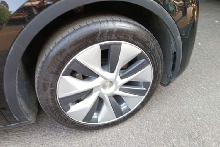 Used Tesla Model Y 2022 Revised Version Rear-Wheel Drive Right Front Wheel Hub