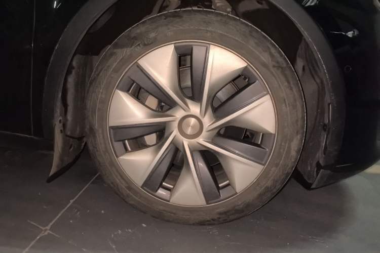 Used Tesla Model Y 2022 Revised Version Rear-Wheel Drive Right Front Wheel Hub