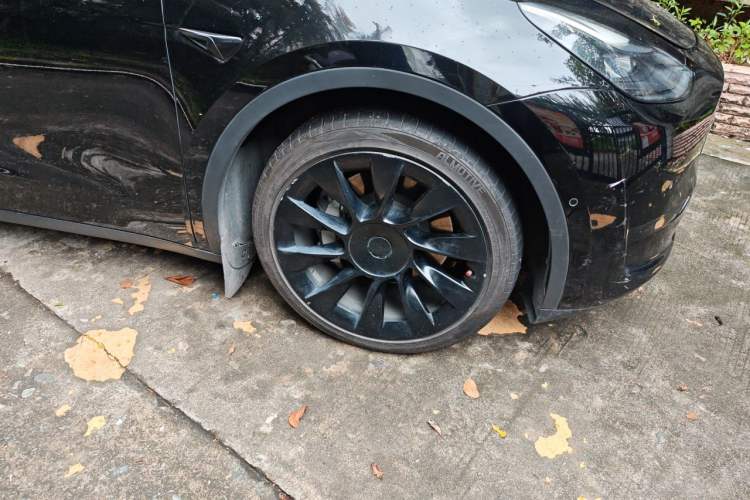 Used Tesla Model Y 2022 Rear-Wheel-Drive Version Right Front Wheel Hub