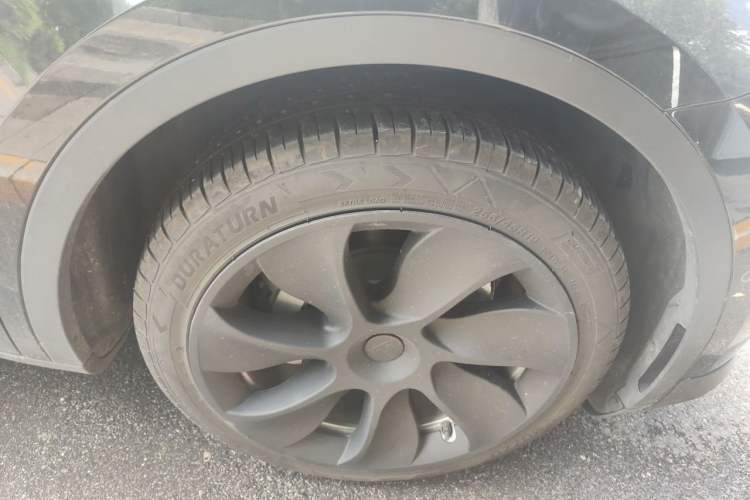 Used Tesla Model Y 2022 Revised Version Long-Range All-Wheel Drive Right Front Wheel Hub