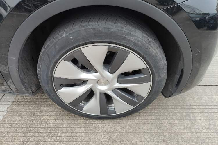 Used Tesla Model Y 2022 Revised Version Rear-Wheel Drive Right Front Wheel Hub