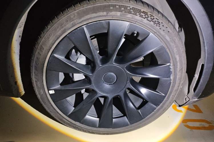 Used Tesla Model Y 2022 Revised Version Rear-Wheel Drive Right Front Wheel Hub