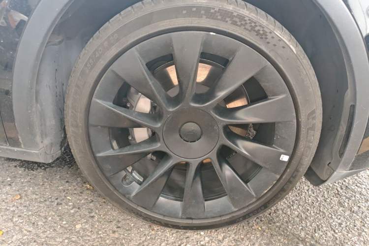Used Tesla Model Y 2022 Rear-Wheel-Drive Version Right Front Wheel Hub
