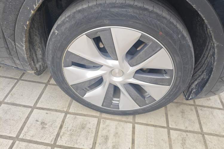 Used Tesla Model Y 2022 Revised Version Rear-Wheel Drive Right Front Wheel Hub