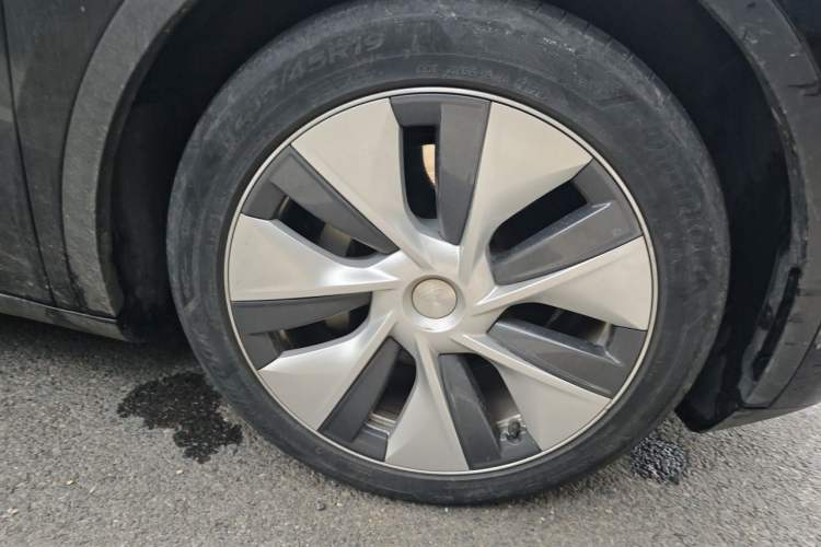 Used Tesla Model Y 2022 Revised Version Long-Range All-Wheel Drive Right Front Wheel Hub