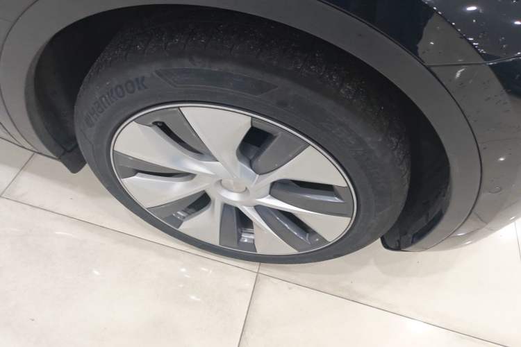 Used Tesla Model Y 2022 Revised Version Rear-Wheel Drive Right Front Wheel Hub