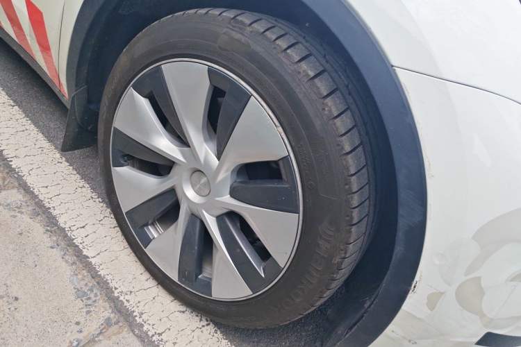 Used Tesla Model Y 2022 Rear-Wheel-Drive Version Right Front Wheel Hub