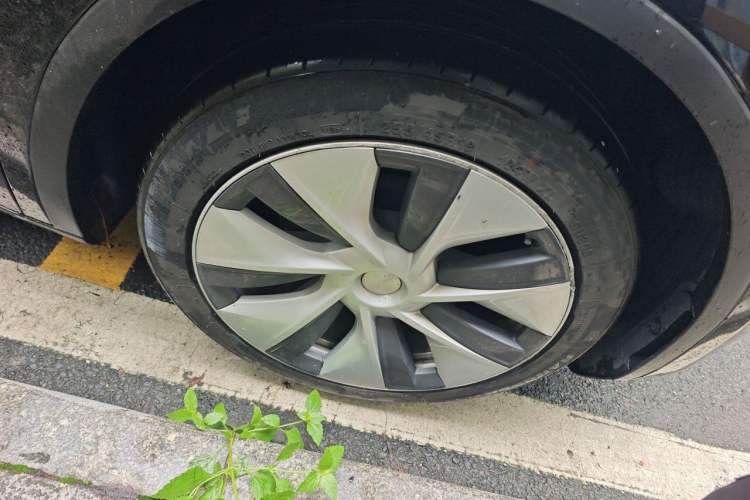 Used Tesla Model Y 2022 Revised Version Rear-Wheel Drive Right Front Wheel Hub