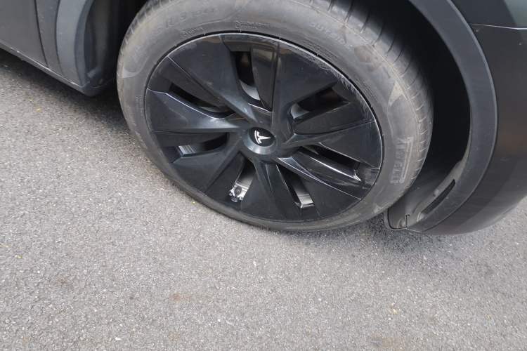 Used Tesla Model Y 2022 Revised Version Rear-Wheel Drive Right Front Wheel Hub