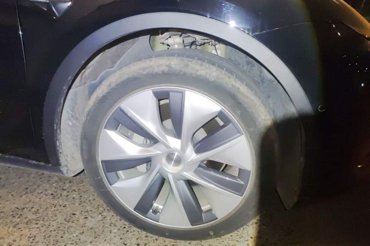Used Tesla Model Y 2022 Revised Version Rear-Wheel Drive Right Front Wheel Hub