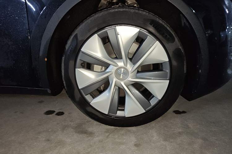 Used Tesla Model Y 2022 Revised Version Rear-Wheel Drive Right Front Wheel Hub