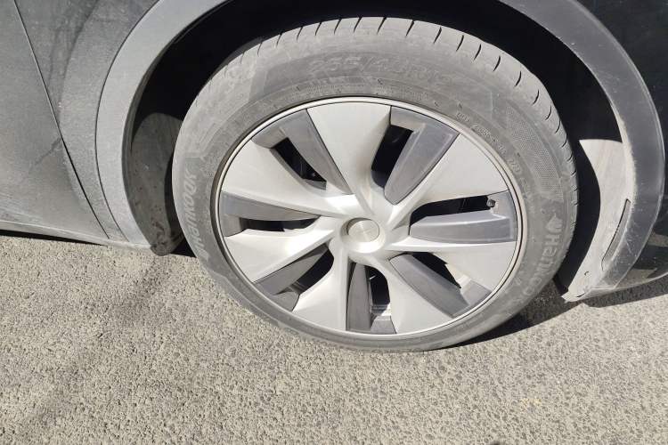 Used Tesla Model Y 2022 Revised Version Long-Range All-Wheel Drive Right Front Wheel Hub
