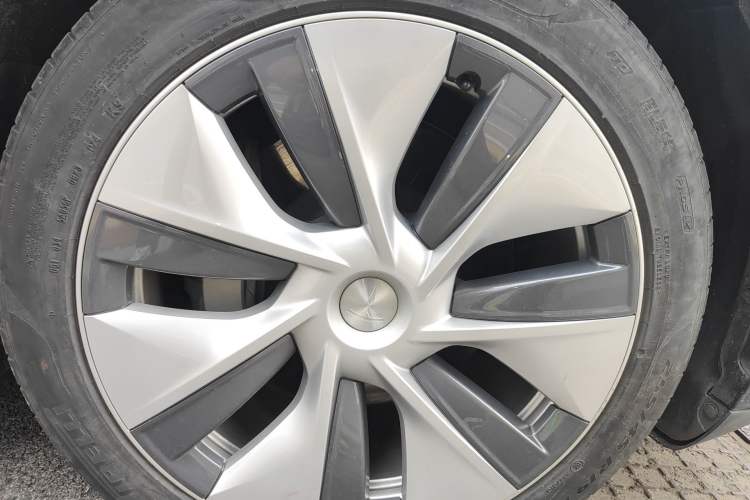 Used Tesla Model Y 2022 Revised Version Rear-Wheel Drive Right Front Wheel Hub