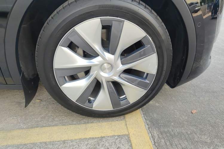 Used Tesla Model Y 2022 Revised Version Rear-Wheel Drive Right Front Wheel Hub