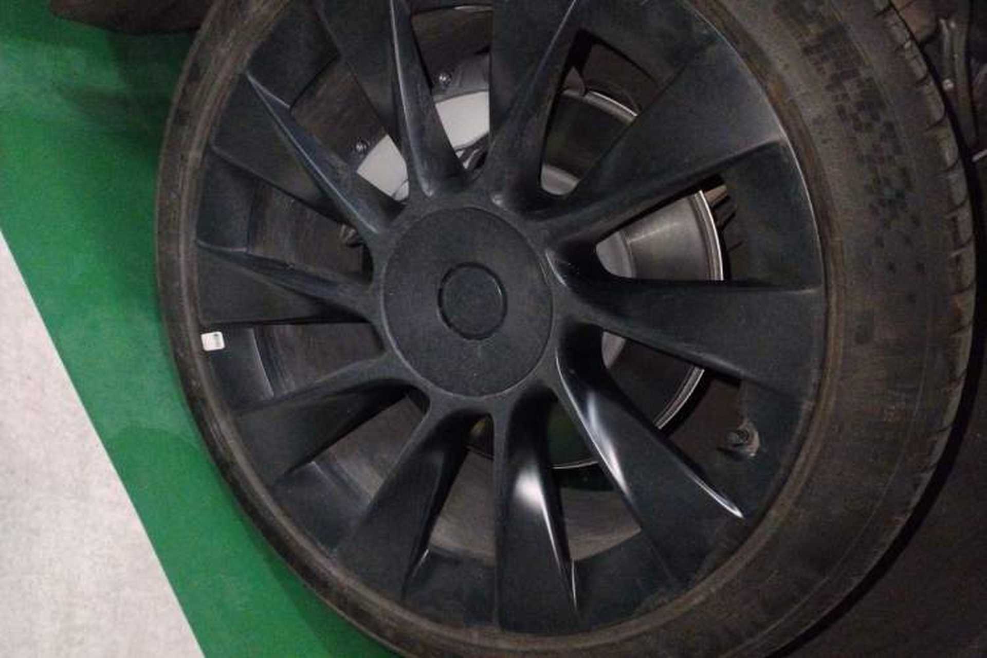 Used Tesla Model Y 2022 Revised Version Long-Range All-Wheel Drive Right Front Wheel Hub