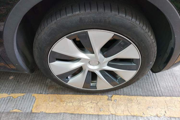 Used Tesla Model Y 2022 Revised Version Rear-Wheel Drive Right Front Wheel Hub