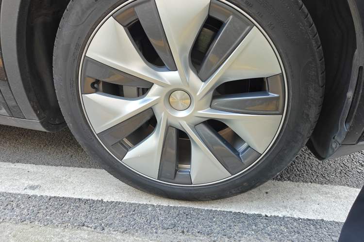Used Tesla Model Y 2022 Revised Version Rear-Wheel Drive Right Front Wheel Hub