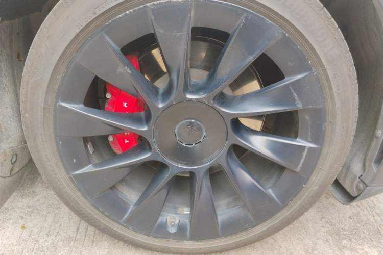Used Tesla Model Y 2022 Rear-Wheel-Drive Version Right Front Wheel Hub