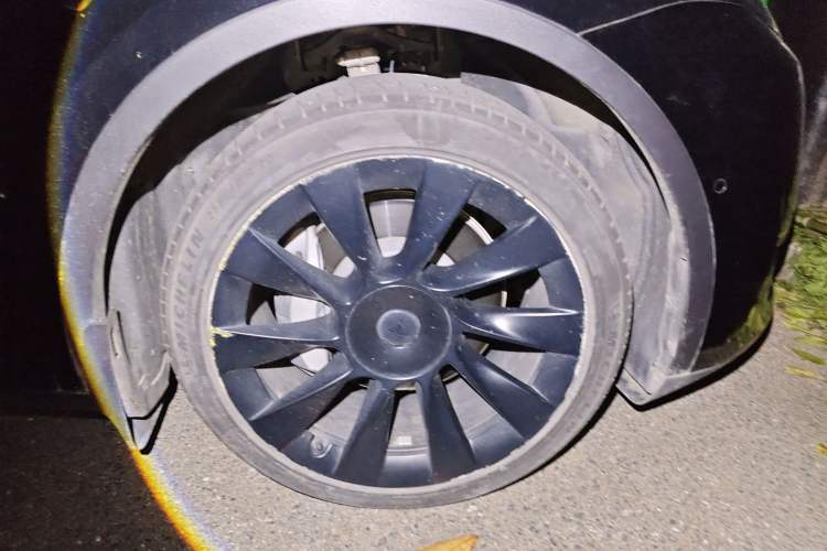 Used Tesla Model Y 2022 Rear-Wheel-Drive Version Right Front Wheel Hub