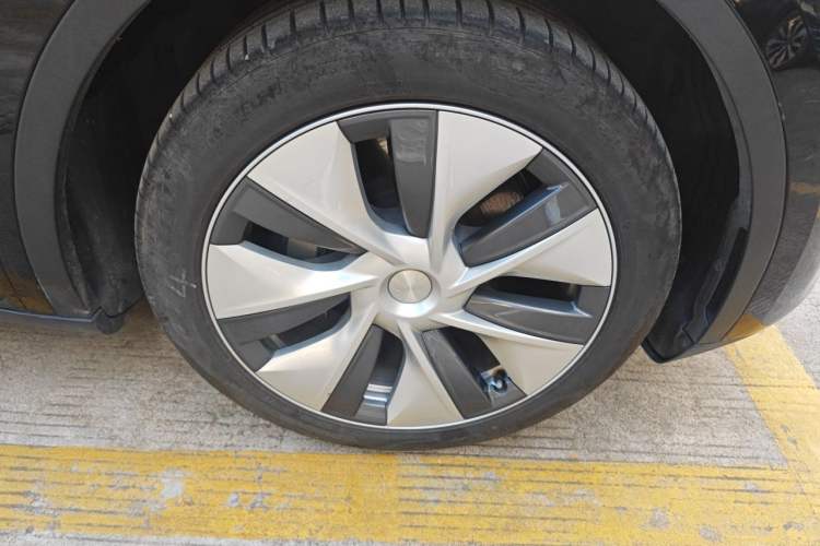 Used Tesla Model Y 2022 Revised Version Rear-Wheel Drive Right Front Wheel Hub