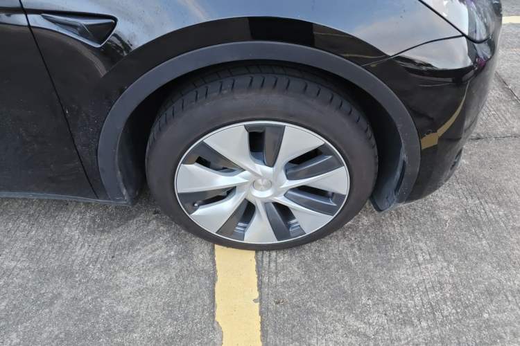 Used Tesla Model Y 2022 Revised Version Rear-Wheel Drive Right Front Wheel Hub