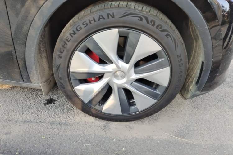 Used Tesla Model Y 2022 Revised Version Rear-Wheel Drive Right Front Wheel Hub