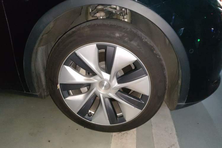 Used Tesla Model Y 2022 Revised Version Rear-Wheel Drive Right Front Wheel Hub