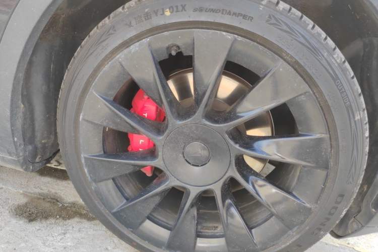 Used Tesla Model Y 2022 Rear-Wheel-Drive Version Right Front Wheel Hub