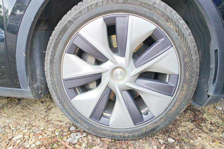 Used Tesla Model Y 2022 Revised Version Rear-Wheel Drive Right Front Wheel Hub