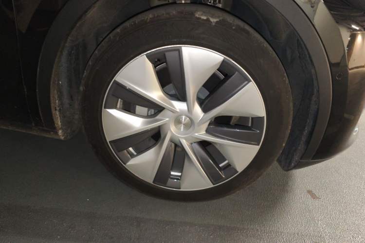 Used Tesla Model Y 2022 Revised Version Rear-Wheel Drive Right Front Wheel Hub