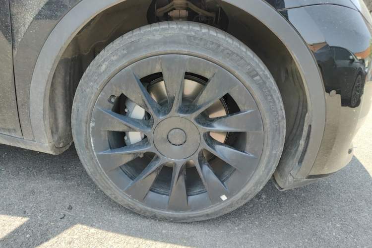 Used Tesla Model Y 2022 Revised Version Long-Range All-Wheel Drive Right Front Wheel Hub