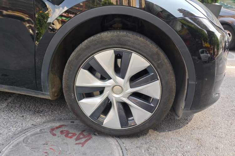 Used Tesla Model Y 2022 Revised Version Rear-Wheel Drive Right Front Wheel Hub
