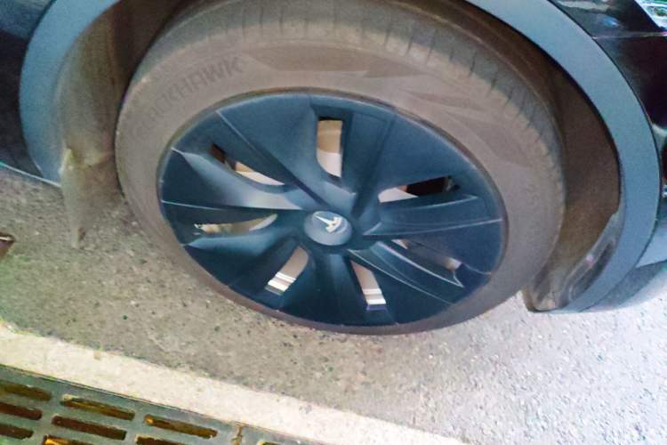 Used Tesla Model Y 2022 Rear-Wheel-Drive Version Right Front Wheel Hub