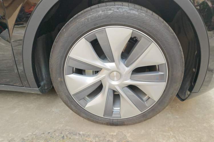 Used Tesla Model Y 2022 Revised Version Rear-Wheel Drive Right Front Wheel Hub
