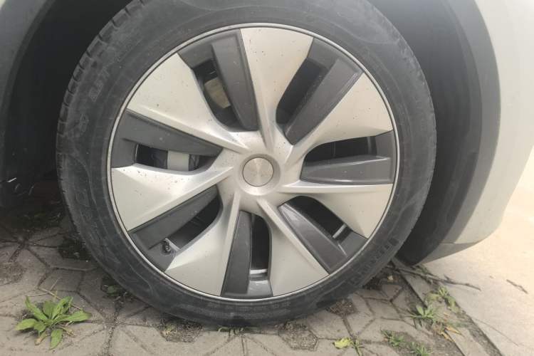 Used Tesla Model Y 2022 Rear-Wheel-Drive Version Right Front Wheel Hub