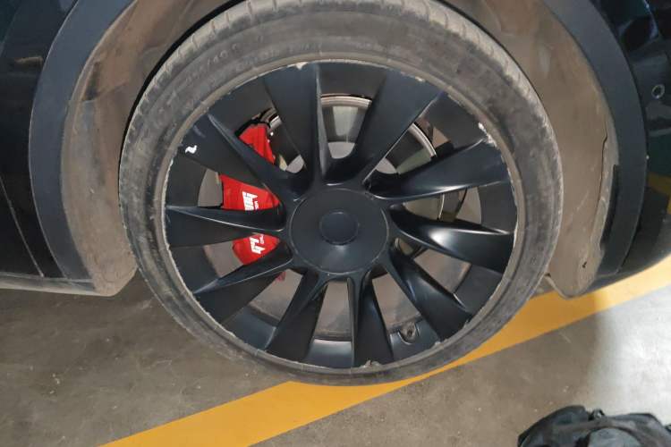 Used Tesla Model Y 2022 Rear-Wheel-Drive Version Right Front Wheel Hub