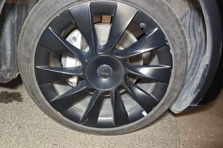 Used Tesla Model Y 2022 Revised Version Rear-Wheel Drive Right Front Wheel Hub